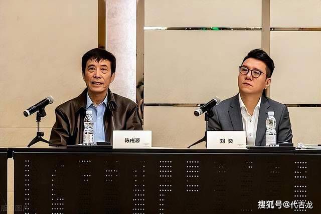 黄蓉被两个老头吃奶到流水